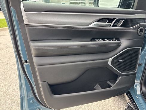 New 2026 Jeep Grand Wagoneer 4WD image 8