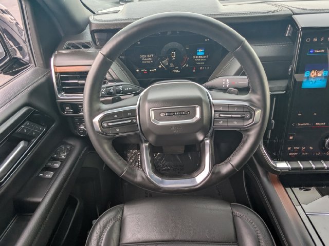 Used 2025 GMC Yukon Denali AWD/4WD image 17