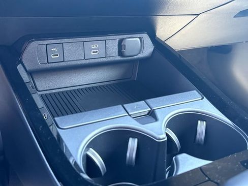 New 2026 Toyota Prius Plug-In Hybrid FWD image 25
