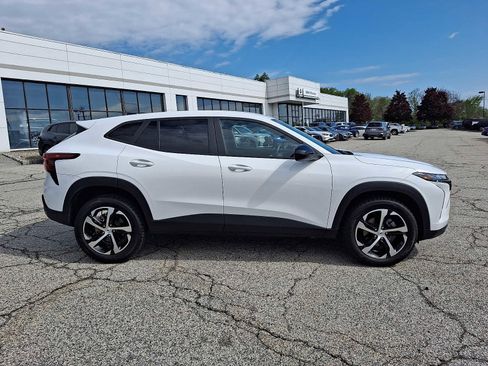 Used 2024 Chevrolet Trax RS w/ Driver Confidence Package FWD image 7