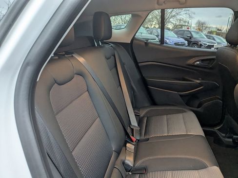 Used 2025 Chevrolet Trax LT w/ LT Convenience Package image 29