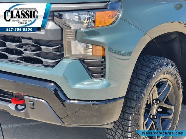 Used 2025 Chevrolet Silverado 1500 Custom Trail Boss w/ LPO, Dark Essentials Package AWD/4WD image 11