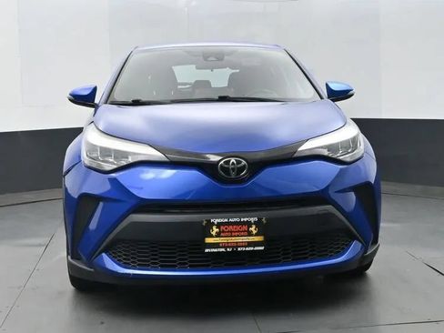 Used 2021 Toyota C-HR XLE FWD image 3
