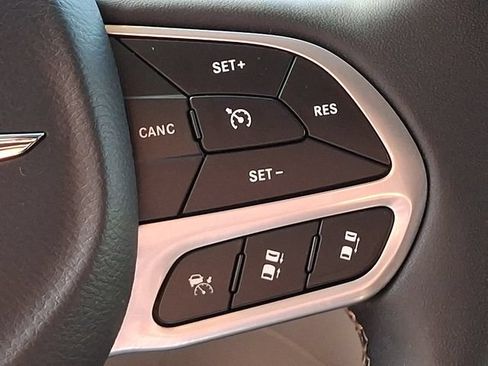 Used 2023 Chrysler Pacifica Touring-L FWD image 22