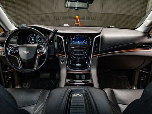 Used 2020 Cadillac Escalade ESV Premium Luxury image 14
