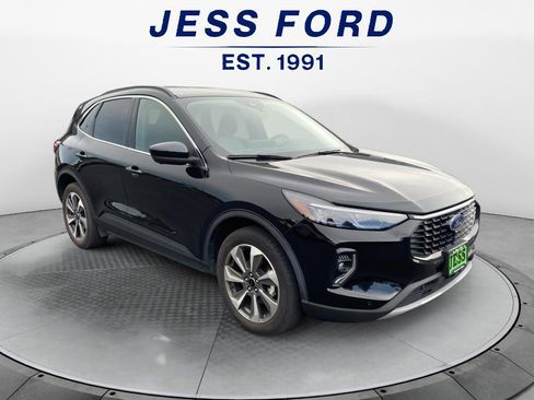 Used 2023 Ford Escape Platinum image 7