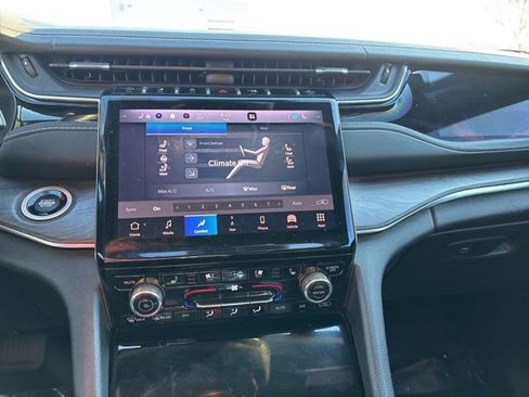 Used 2022 Jeep Grand Cherokee L Overland image 15