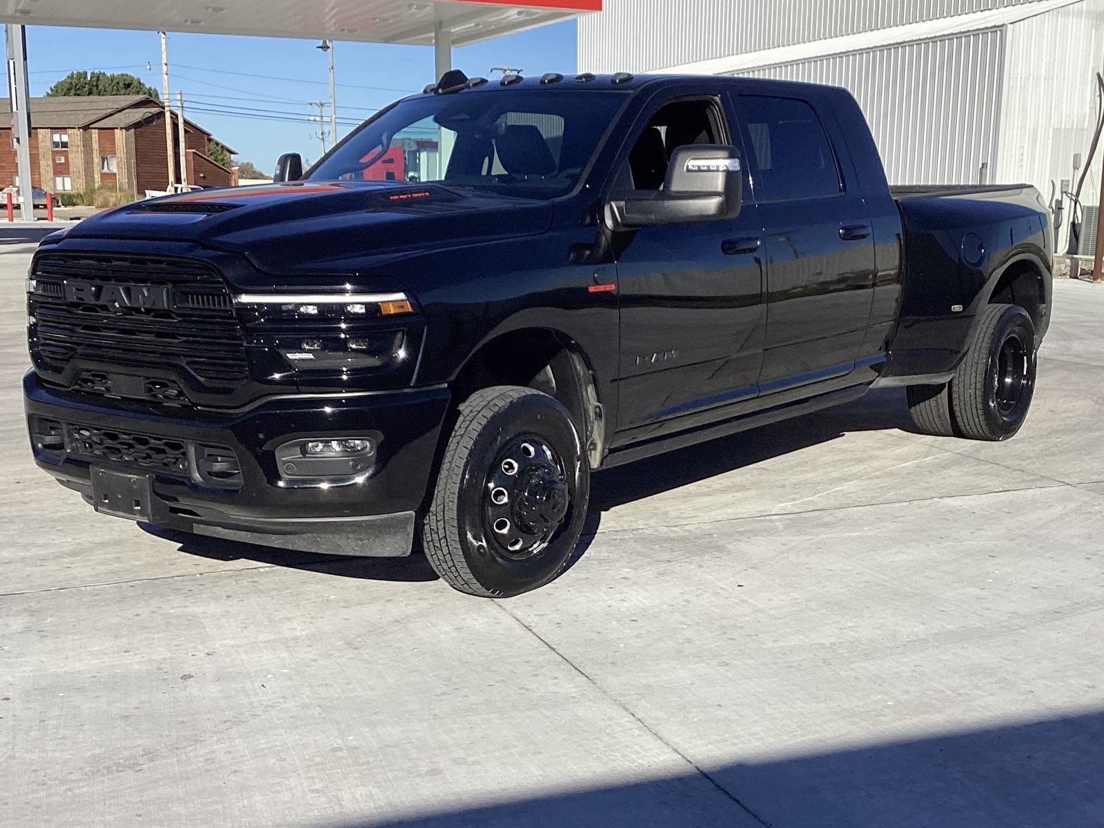 Used 2025 RAM 3500 Laramie AWD/4WD image 1
