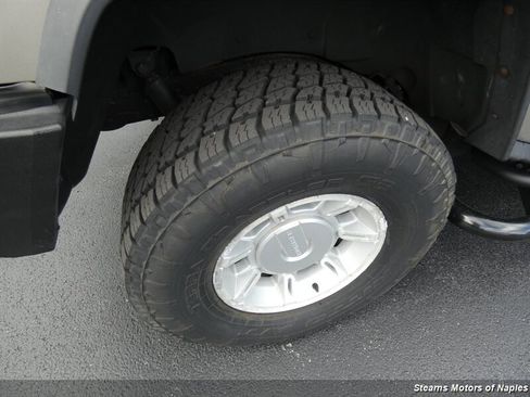 Used 2003 HUMMER H2 w/ Preferred Equipment Group image 17