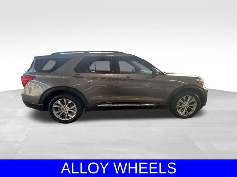 Used 2022 Ford Explorer XLT w/ Equipment Group 202A image 3
