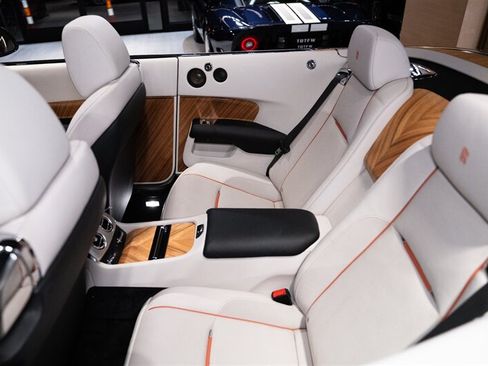 Used 2016 Rolls-Royce Dawn RWD image 13