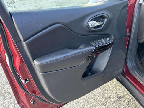 Used 2020 Jeep Cherokee Latitude Plus image 15