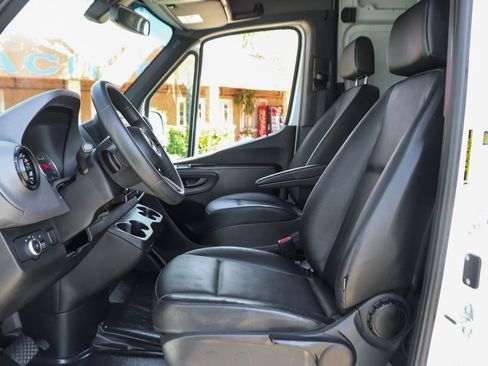 Used 2025 Mercedes-Benz Sprinter 2500 image 20