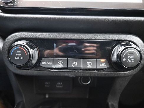 Used 2022 Nissan Kicks SR image 21