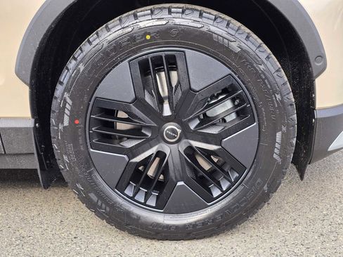 New 2026 Volvo EX30 Cross Country Ultra image 9