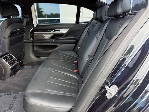 Used 2019 BMW 740i w/ Executive Package RWD image 37