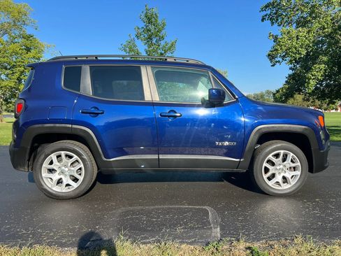 Used 2017 Jeep Renegade Latitude AWD/4WD image 4