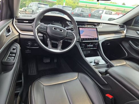 Used 2024 Jeep Grand Cherokee L Limited w/ Black Appearance Package AWD/4WD image 22