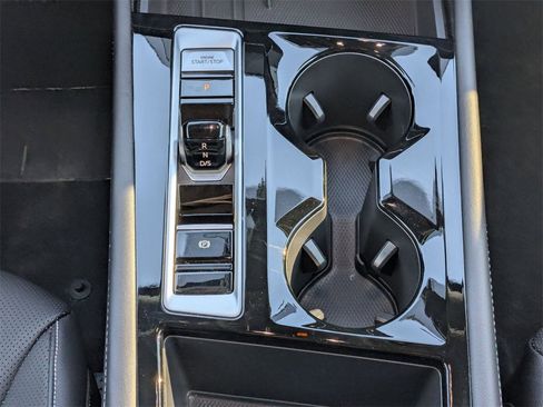 Used 2025 Volkswagen Atlas SE image 26