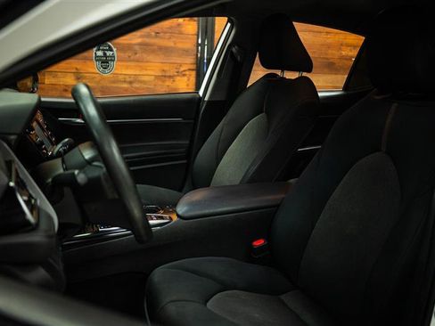 Used 2019 Toyota Camry LE FWD image 8