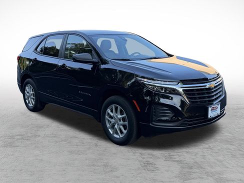 Used 2024 Chevrolet Equinox LS w/ LS Convenience Package AWD/4WD image 3