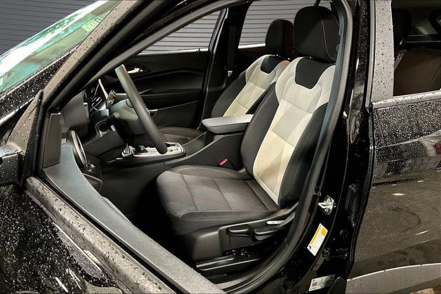 Used 2026 Chevrolet Trax LS w/ LS Convenience Package FWD image 20