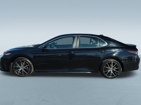 Used 2024 Toyota Camry SE image 4