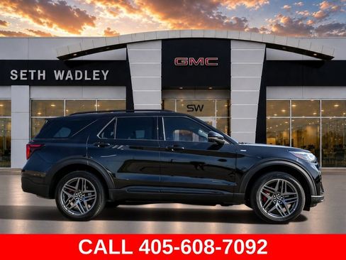 Used 2025 Ford Explorer ST-Line w/ ST-Line Street Pack AWD/4WD image 8