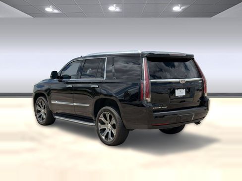 Used 2016 Cadillac Escalade Luxury RWD image 3