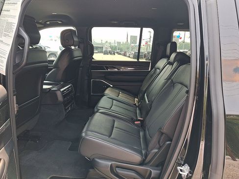 Used 2023 Jeep Wagoneer 4WD image 20
