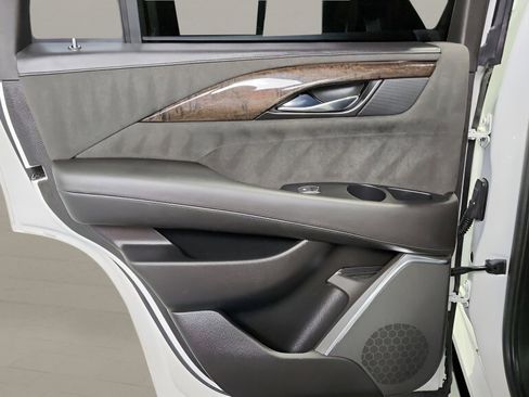 Used 2016 Cadillac Escalade Platinum image 37