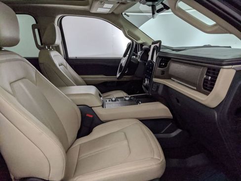 Used 2024 Ford Expedition Limited image 29