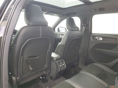 Used 2020 Volvo XC40 T4 R-Design w/ Advanced Package image 15