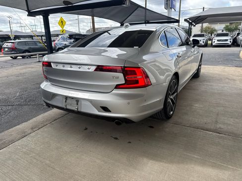 Used 2018 Volvo S90 T5 Momentum w/ Convenience Package FWD image 5