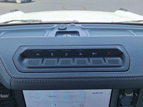 New 2025 Ford Bronco Badlands image 9