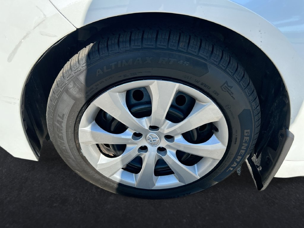 Used 2025 Toyota Corolla LE FWD image 10