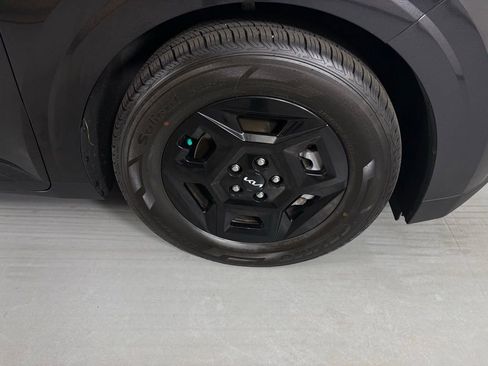 Used 2025 Kia Carnival image 10