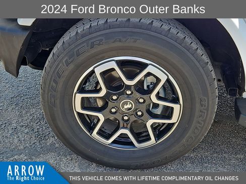 Used 2024 Ford Bronco Outer Banks AWD/4WD image 17