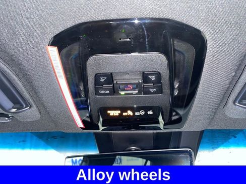 Used 2024 Toyota Venza Limited image 22