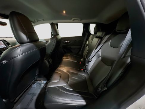 Used 2023 Jeep Cherokee Altitude Lux image 17