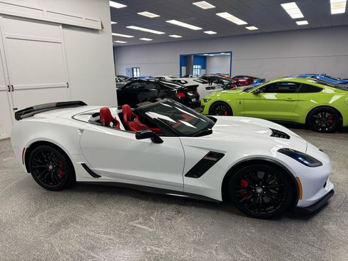 Used 2015 Chevrolet Corvette Z06 w/ 3LZ Preferred Equipment Group RWD image 8
