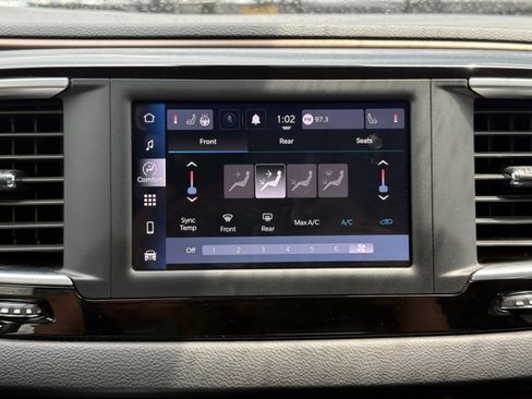Used 2023 Chrysler Voyager LX FWD image 15