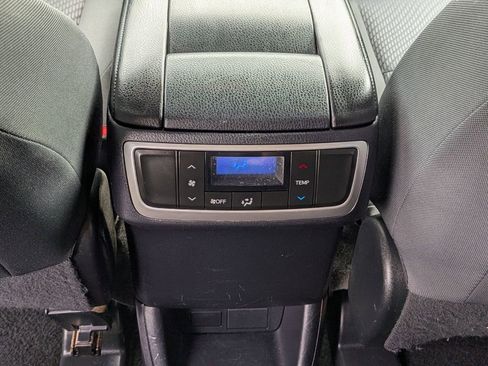 Used 2015 Toyota Highlander LE image 14