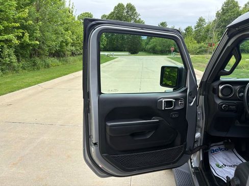 Used 2020 Jeep Wrangler Sport AWD/4WD image 13