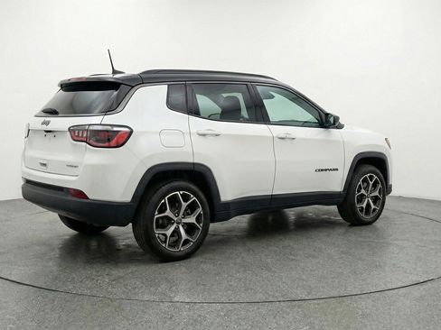 Used 2025 Jeep Compass Limited image 9
