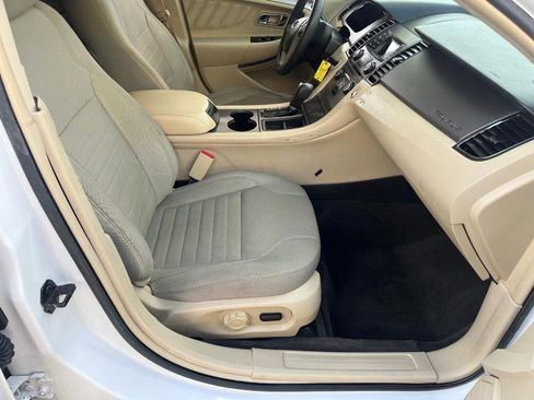 Used 2014 Ford Taurus SE image 10