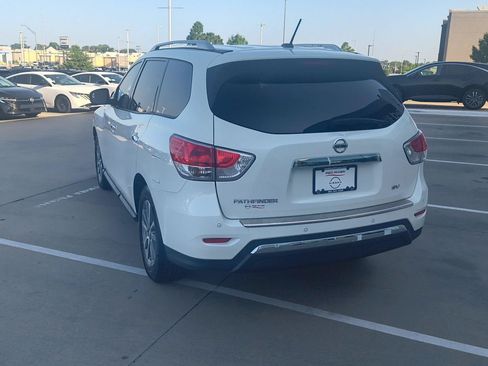 Used 2016 Nissan Pathfinder SV FWD image 8