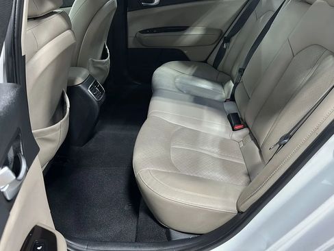 Used 2017 Kia Optima EX w/ Premium Package image 11