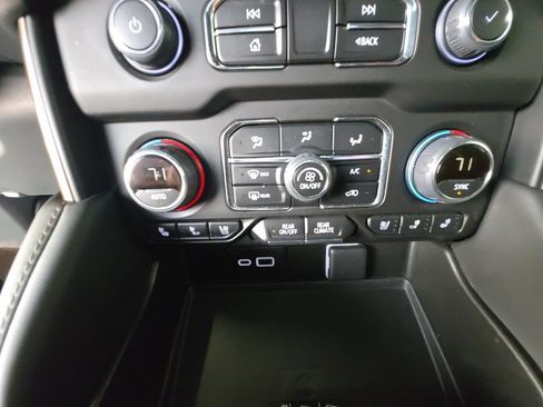 Used 2023 Chevrolet Suburban High Country AWD/4WD image 17