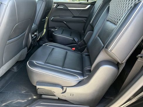 Used 2025 GMC Acadia Denali w/ Super Cruise Package FWD image 18